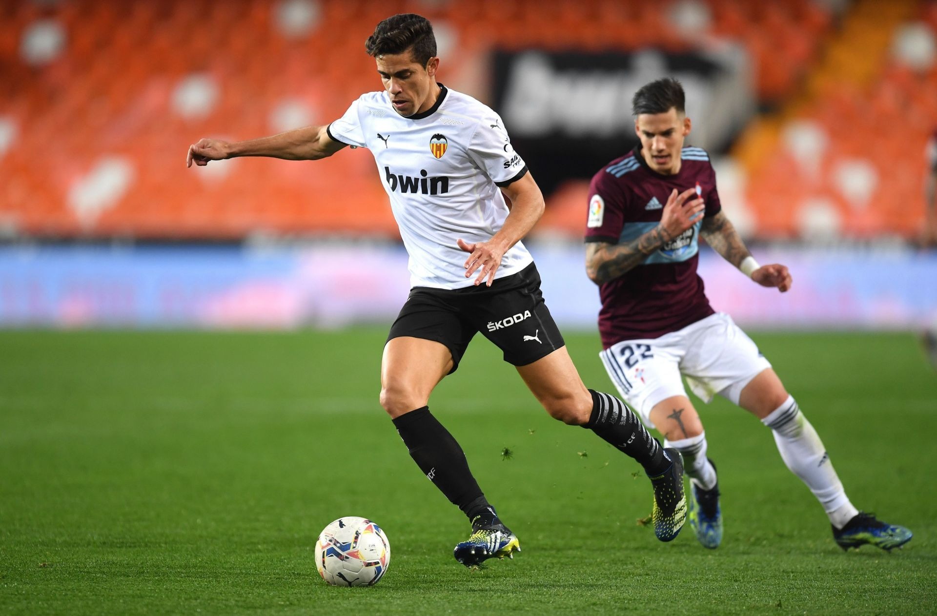 nhan-dinh-soi-keo-valencia-vs-levante-luc-03h00-ngay-22-11-2025